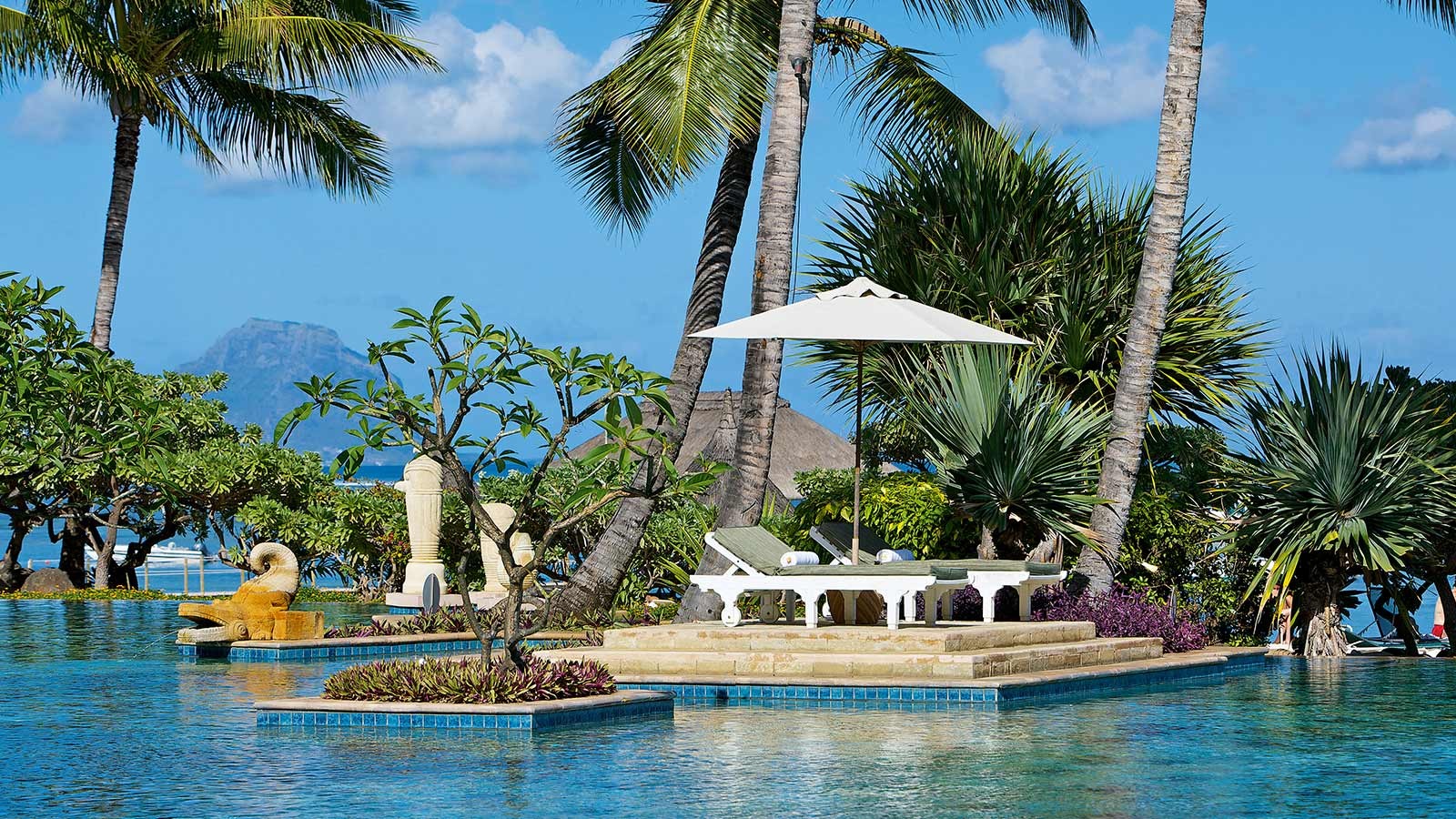 La Pirogue Hotel Image