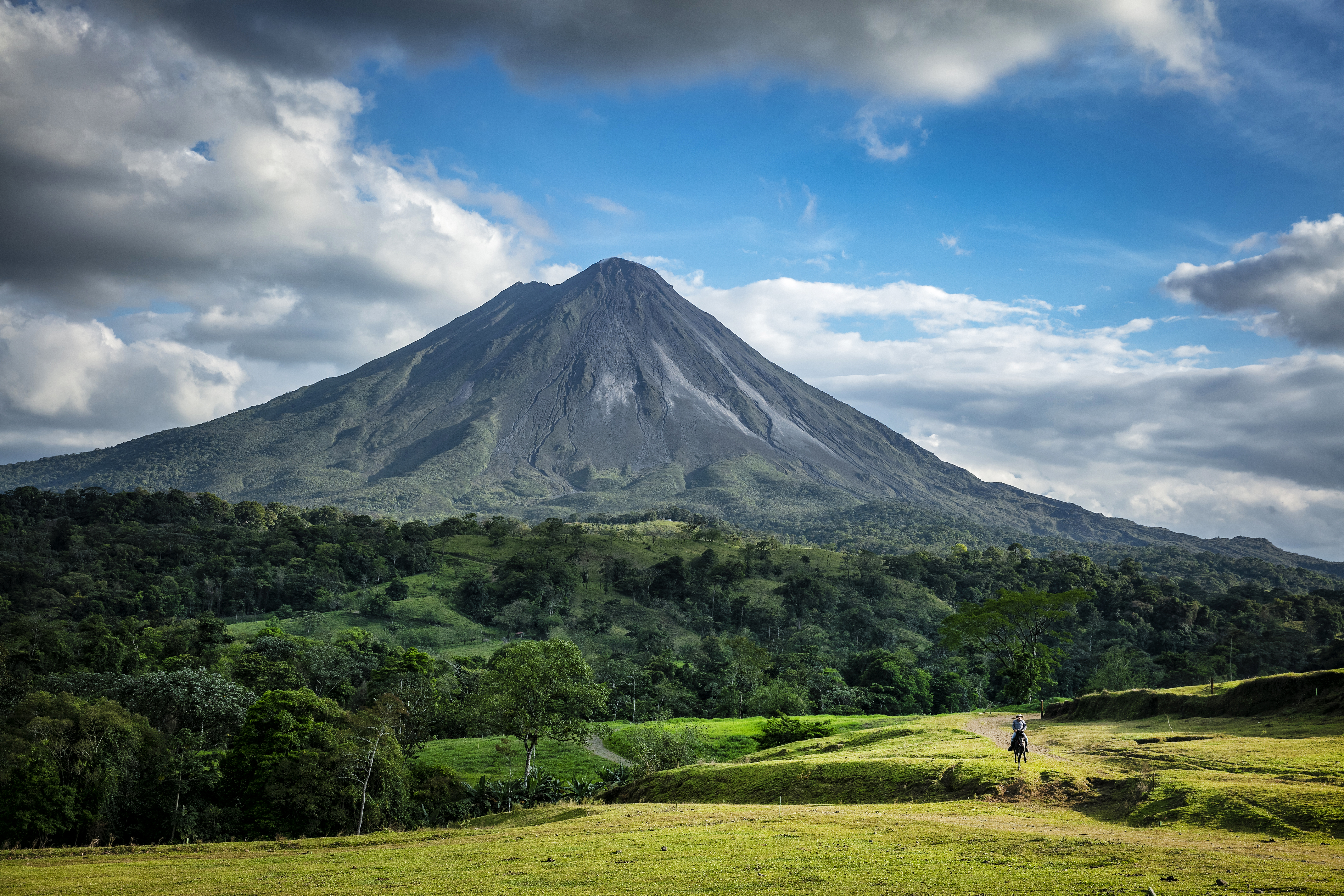 Arenal Volcano Image